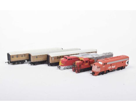 A collection of '00'/'HO' gauge railway itemsComprising three Bachmann American diesel locomotives - Santa Fe no. 6067, CP ra