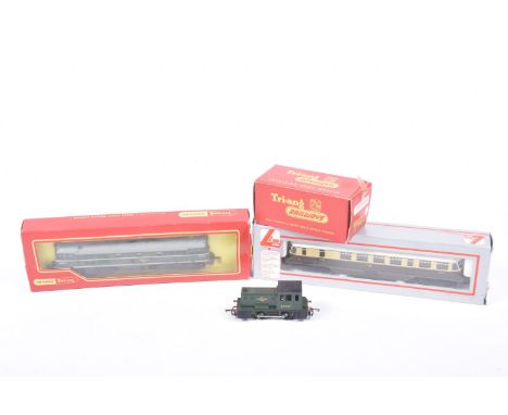 Three boxed '00' gauge diesel locomotivesComprising a Lima rail car no. 22 in brown and cream  GWR livery, Triang Hornby R357