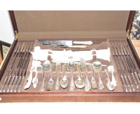 A large Sheffield EPNS canteen of cutleryThe large canteen with dinner knives, dinner forks, soup spoons, tea spoons, carving