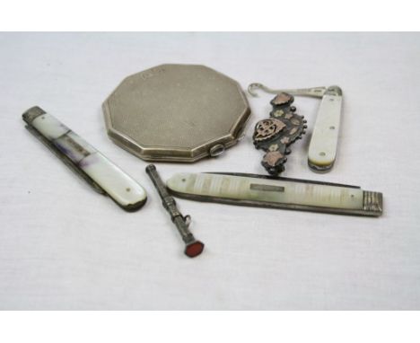 Small group of mixed vintage Silver collectables to include a Compact, Silver &amp; Mother of Pearl fruit Knives &amp; Button