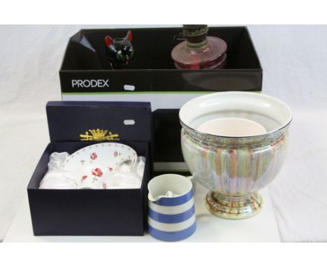 Mixed collectables to include a T G Green jug, Oil lamp with red glass reservoir, Torquay Ware etc