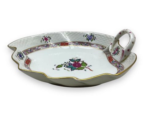 Herend porcelain leaf shaped dish, decorated in the Chinese pattern, printed mark to baseDimensions: Height:&nbsp;4cm&nbsp; L