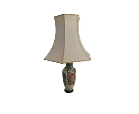 Oriental table lamp with figural decoration and fabric shade, total H70cm