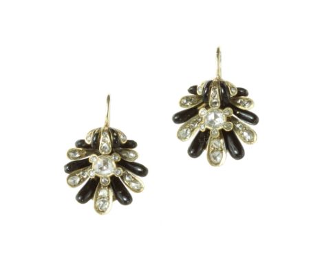 A PAIR OF ANTIQUE DIAMOND AND ENAMEL EARRINGS in high carat yellow gold each designed as a scallop shell motif with alternati