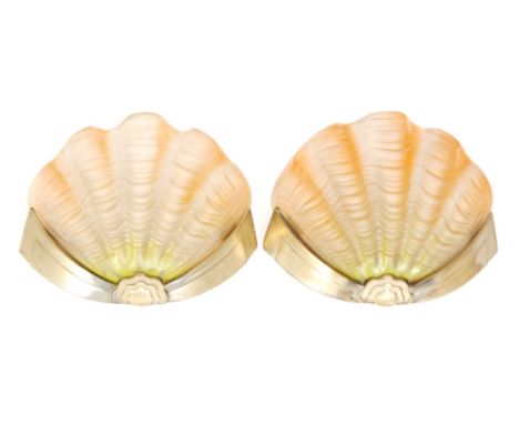 Unknown - A 1930s Art Deco ceiling light fitting with moulded scallop shell panels to a chromium plated frame, together with 