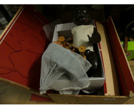 A dolls tea service together with a box of various assorted celluloid dolls.   CONDITION REPORT:  Some chips and discolourati