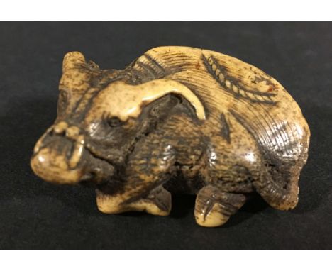 JAPANESE IVORY NETSUKE OF A BUFFALO, recumbent facing to the left, 4cm