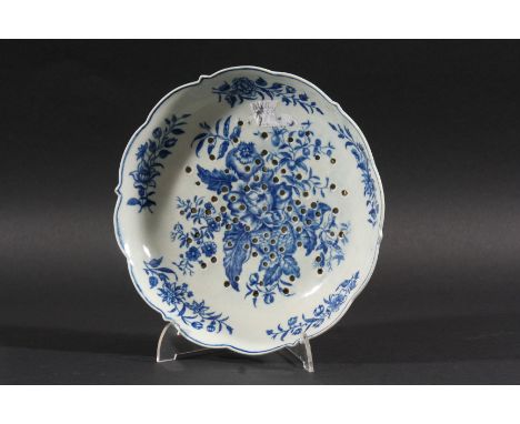 WORCESTER CRESS DISH, circa 1780, blue printed in the Pine Cone Group pattern, hatched crescent mark, diameter 19cm