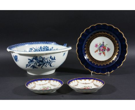 COLLECTION OF WORCESTER PORCELAIN, late 18th century, to include a toilet bowl blue printed in the Pine Cone Group pattern, f
