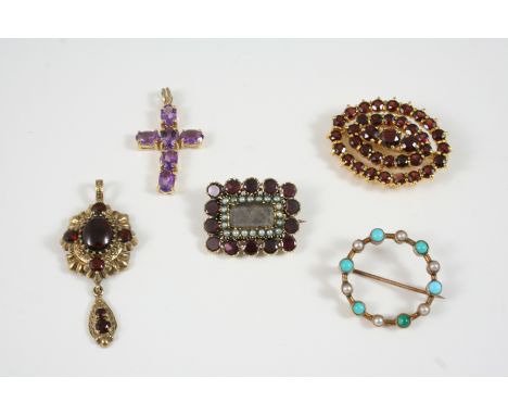 A GEORGIAN GARNET AND PEARL BROOCH the centre section containing hair, set in gold, 2.5cm. wide, together with an amethyst cr