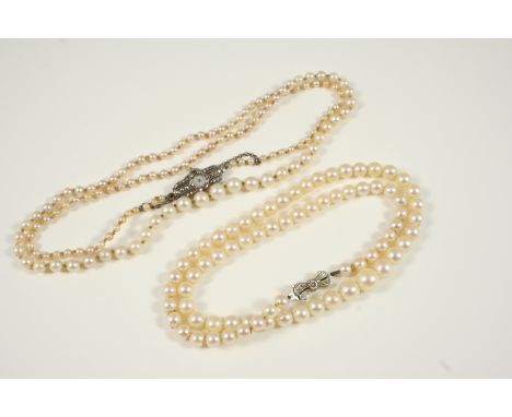 A SINGLE ROW GRADUATED CULTURED PEARL NECKLACE the pearls graduate from approximately 2.6mm. to 5.7mm., 59cm. long, together 