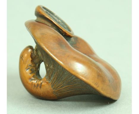 JAPANESE WOODEN NETSUKE OF A MUSHROOM, diameter 4.3cm; together with another of a basket of fruit inset with a hardstone peac