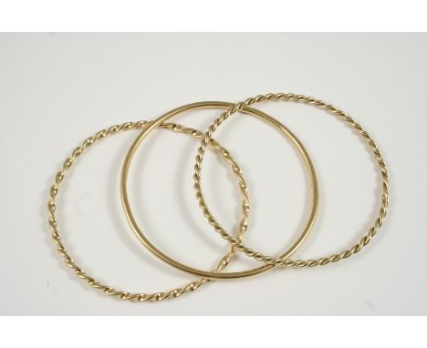 A PAIR OF GOLD ROPE LINK BANGLES together with a plain gold bangle, total weight 30.5 grams.
