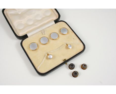 A CASED SET OF 9CT. GOLD AND MOTHER-OF-PEARL DRESS BUTTONS AND STUDS together with three foliate hardstone dress studs.