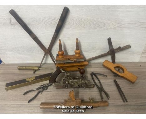 SMALL COLLECTION OF VINTAGE TOOLS INCLUDING STANLEY NO.45 RECORD MULTI PLANE