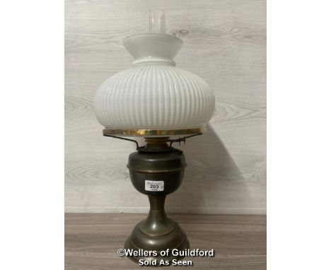 *VINTAGE BRASS OIL LAMP MADE IN ENGLAND TWIN WICK DUPLEX WITH SHADE AND CHIMNEY, 51CM HIGH
