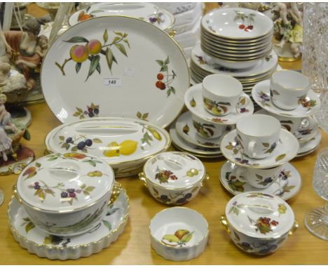 Royal Worcester Evesham pattern oven-to-tableware, comprising tureens and covers, tea cups and saucers, dinner plates, etc.