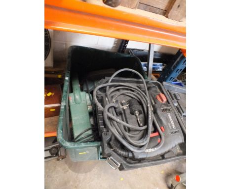 A BOX OF POWER TOOLS TO INCLUDE A HAMMER DRILL POWER DRILL