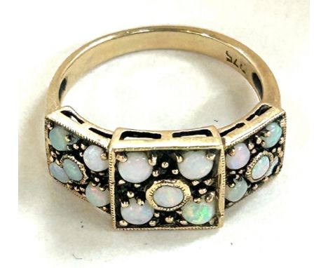 9ct Gold and opal dress ring, total weight 3.2 grams