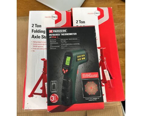 Selection of tools includes 2 ton Axel stands etc 