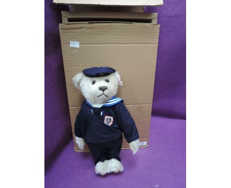 A modern Steiff limited edition Bear, Wiener Sangerknabe, Vienna Choir Boy having growling mechanism, white tag 996634 with g