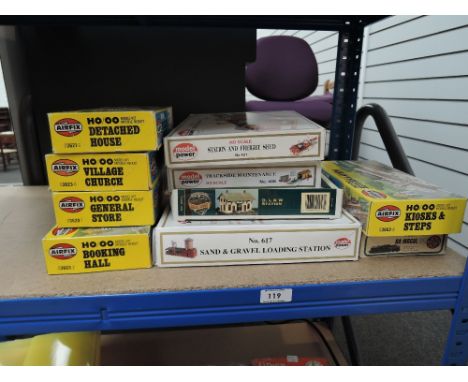Ten HO/00 gauge plastic Railway kits including Airfix, Model Power and similar, all boxed