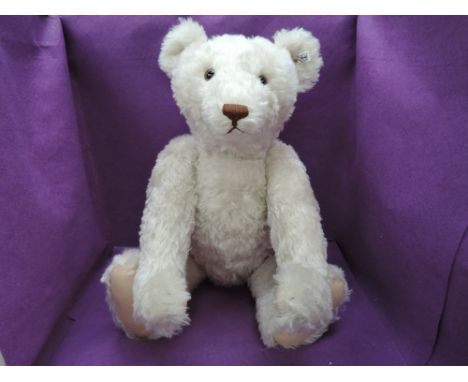 A modern limited edition Steiff Bear, Teddybar 1921 having growling mechanism, white tag 407291 with gold button, certificate