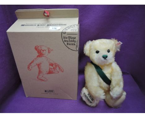 A modern Steiff limited edition Bear, Schloss Schonbrunn, having white tag 661266 with gold button, certificate 1122/15000, t