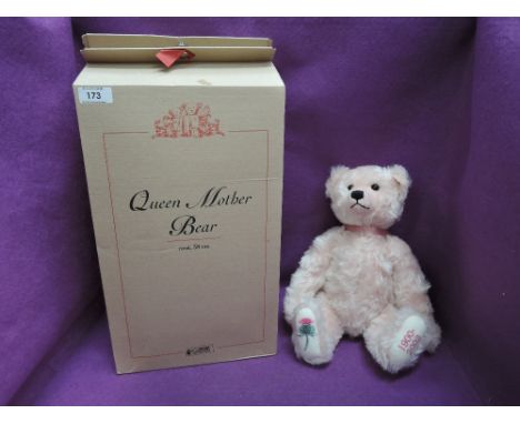 A modern Steiff limited edition bear, Queen Mother with white tag 660887 having growling mechanism 788/2002 with certificate 