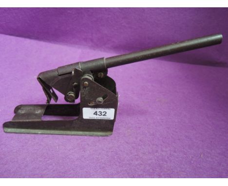 An early 20th century working artillery model