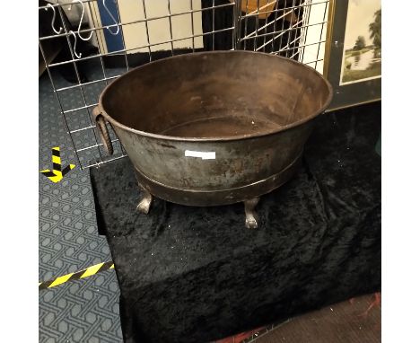 OVAL IRON PLANTER