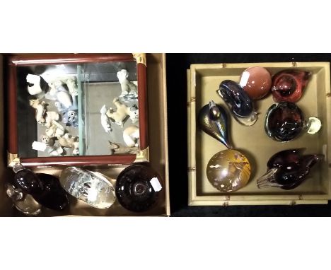 COLLECTION OF ART GLASS PAPERWEIGHTS INCLUDING WADE MINIATURES TOM AND JERRY ETC