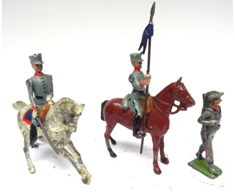 Britains PARIS OFFICE World War I Italian Army Cavalry, Officer and a Bersagliere (Condition Good, tip of rifle missing) (3)