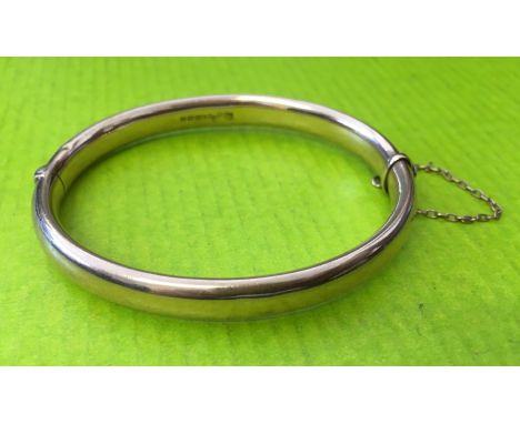 9CT GOLD BANGLE 12.1G APPROX