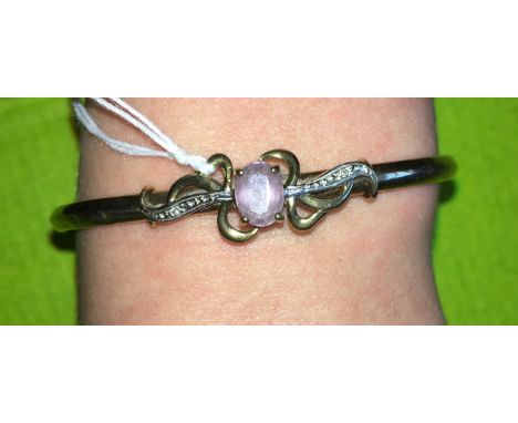 9CT GOLD HOLLOW AMETHYST CHIP SET BANGLE 7.2G APPROX