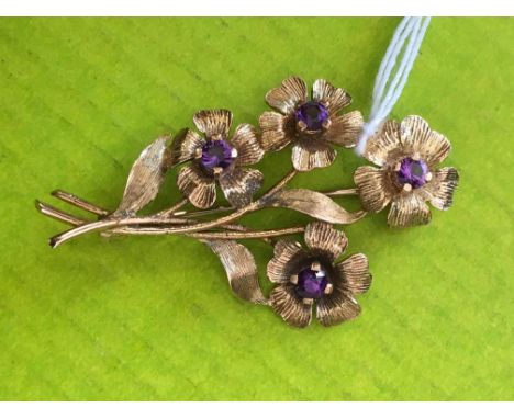 9CT GOLD AMETHYST FLORAL SPRAY BROOCH 5.4G APPROX