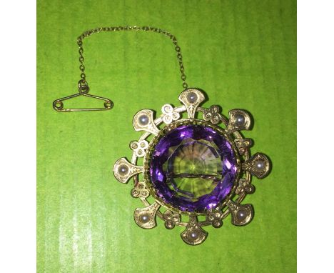 VICTORIAN UNMARKED YELLOW METAL MOUNTED AMETHYST AND SEED PEARL BAR BROOCH WITH SAFETY CHAIN