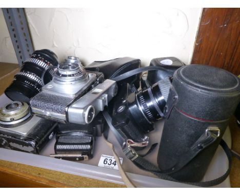 Quantity of mixed vintage cameras 
