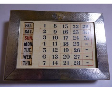 Hallmarked silver desk calendar in engine turned design with day register, Birmingham 1910, W ~ 14.5cm