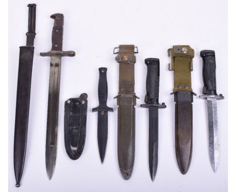 US M1892 Krag Bayonet, with 1902 to the blade and US the other side. Housed in the original scabbard with clip fitting. Remai