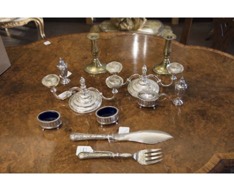 A MISCELLANEOUS COLLECTION OF SILVER PLATE, including a five piece condiment set in the Georgian taste, complete with blue gl