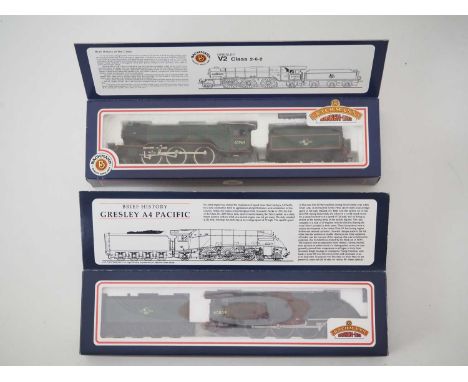 A pair of BACHMANN OO gauge steam locomotives comprising 31-552 class V2 'Durham Light Infantry' and 31-951 class A4 'Union o
