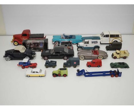 A tray of unboxed diecast cars in various scales by FRANKLIN MINT, CORGI etc - G unboxed (18)