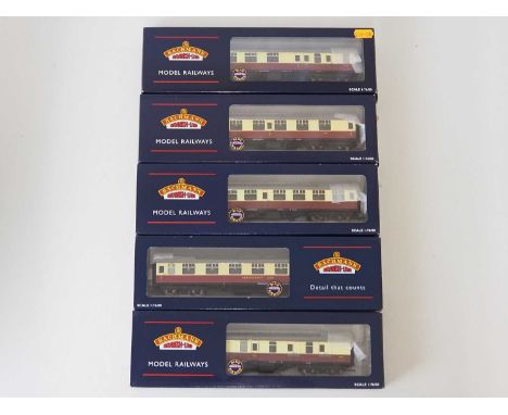 A group of BACHMANN OO gauge Mk1 passenger coaches in BR crimson and cream livery - VG in VG boxes (5)