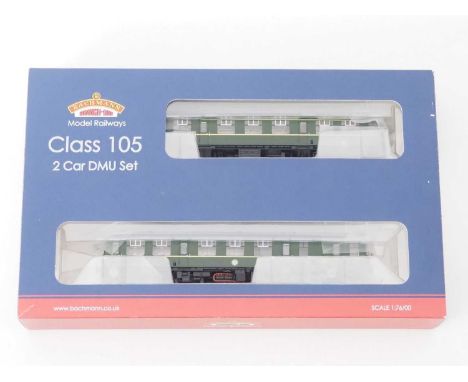 A BACHMANN OO gauge 31-326 Class 105 2-car DMU in BR green livery with speed whiskers - VG/E in G/VG box