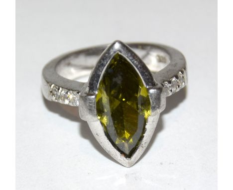 Silver and green set fashion ring size M