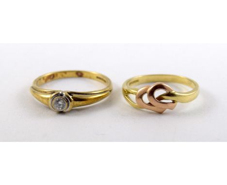 2 x 9ct gold ladies rings size M