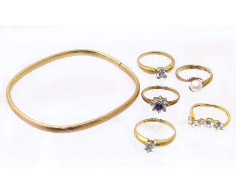 A selection of jewellery to include a 9ct gold bangle, 9ct gold rings and a 14ct gold cz ring, gross weight 13.7g. Condition 