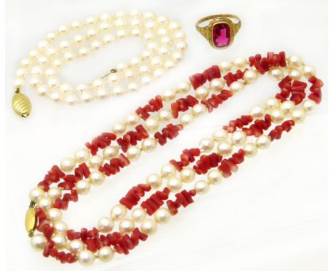 A selection of jewellery, to include a red paste ring and two necklaces (3). Condition reports are not available for our Inte