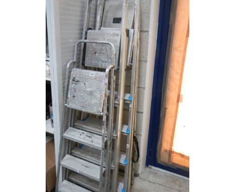 4 aluminium step ladders.